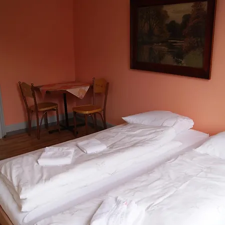 Schlosspintli Otel *