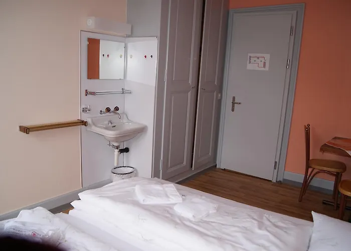 Schlosspintli Hotell *