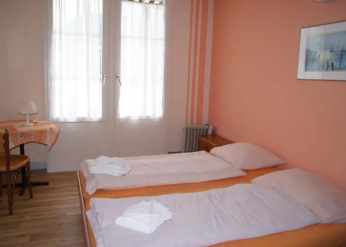 Schlosspintli فندق سبيز