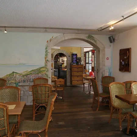 Schlosspintli فندق