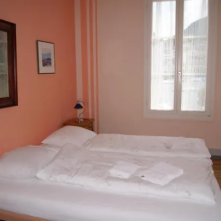 Schlosspintli فندق سبيز
